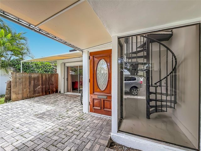 2216 NE 18th Ave, Wilton Manors, FL 33305