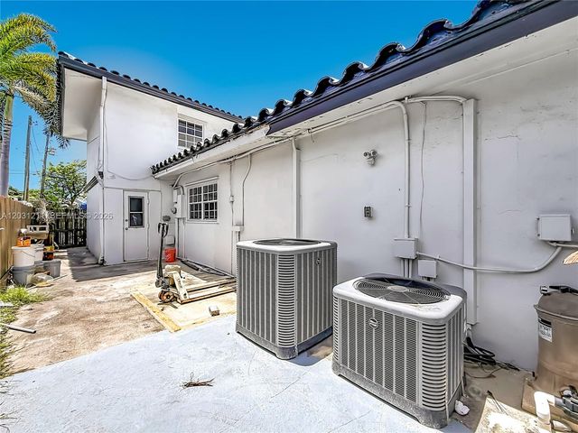 2216 NE 18th Ave, Wilton Manors, FL 33305