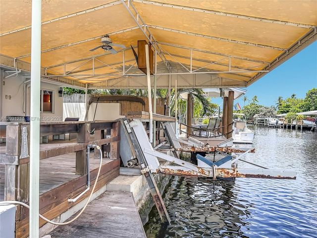2216 NE 18th Ave, Wilton Manors, FL 33305