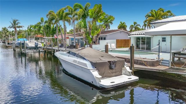 2216 NE 18th Ave, Wilton Manors, FL 33305