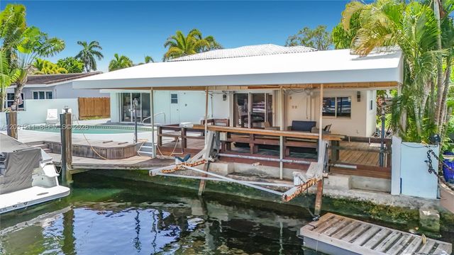 2216 NE 18th Ave, Wilton Manors, FL 33305