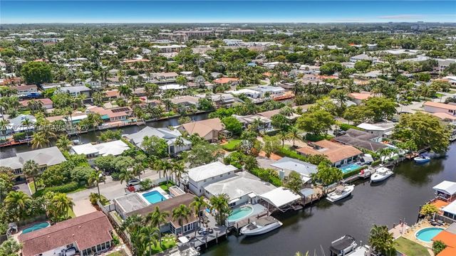 2216 NE 18th Ave, Wilton Manors, FL 33305
