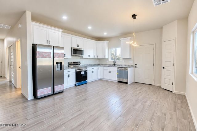 2932 W Sahara Street, Tucson, AZ 85705