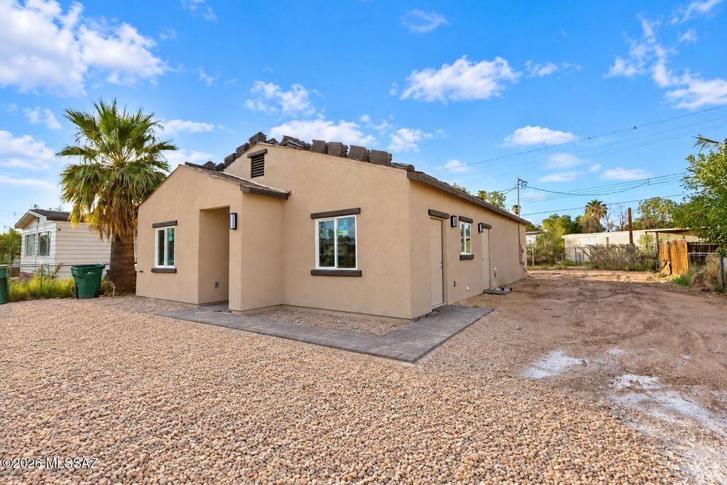 2932 W Sahara Street, Tucson, AZ 85705