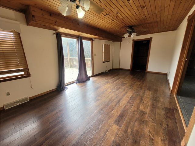 983 Cleland Mill Rd, North Beaver Twp, PA 16102