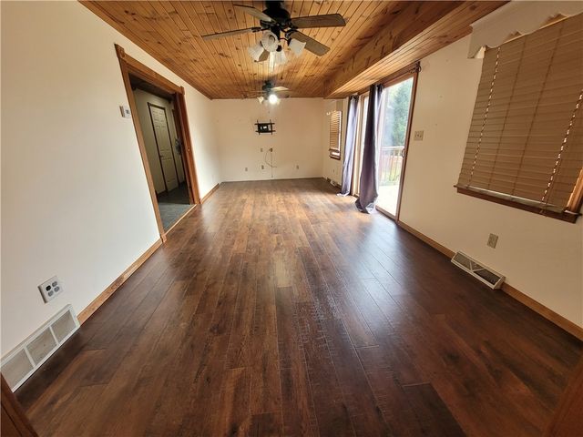 983 Cleland Mill Rd, North Beaver Twp, PA 16102