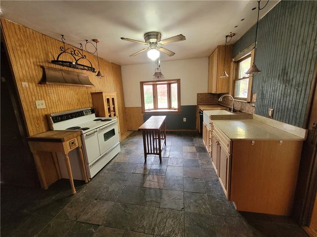 983 Cleland Mill Rd, North Beaver Twp, PA 16102