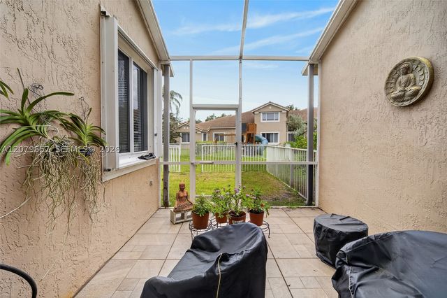 15891 SW 12th St, Pembroke Pines, FL 33027