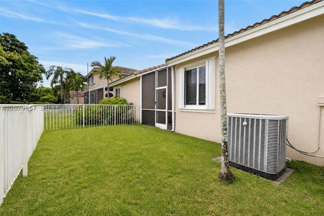 15891 SW 12th St, Pembroke Pines, FL 33027