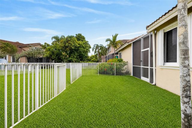 15891 SW 12th St, Pembroke Pines, FL 33027