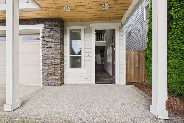 19608 82nd Pl NE, Kenmore, WA 98028
