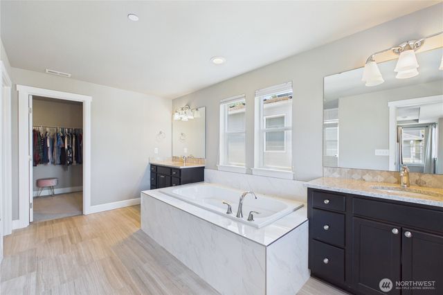 19608 82nd Pl NE, Kenmore, WA 98028