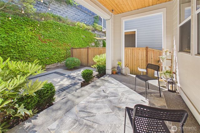 19608 82nd Pl NE, Kenmore, WA 98028