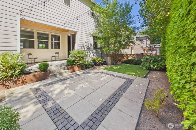 19608 82nd Pl NE, Kenmore, WA 98028