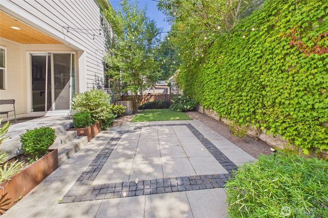 19608 82nd Pl NE, Kenmore, WA 98028