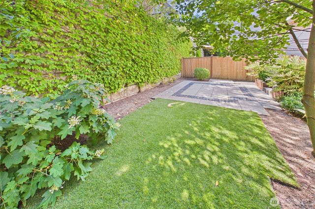 19608 82nd Pl NE, Kenmore, WA 98028