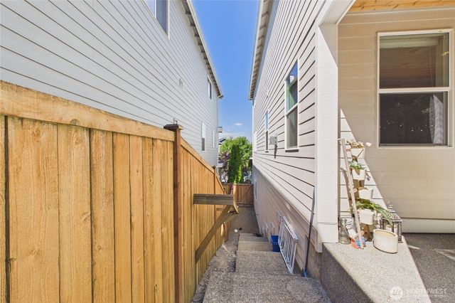 19608 82nd Pl NE, Kenmore, WA 98028