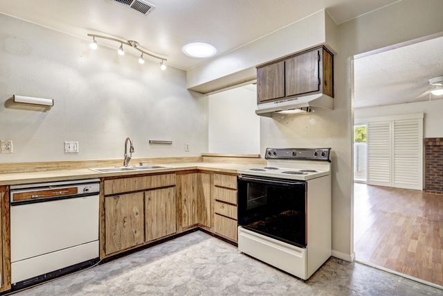 780 Stallion Road SE, Rio Rancho, NM 87124