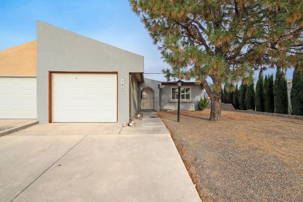 780 Stallion Road SE, Rio Rancho, NM 87124