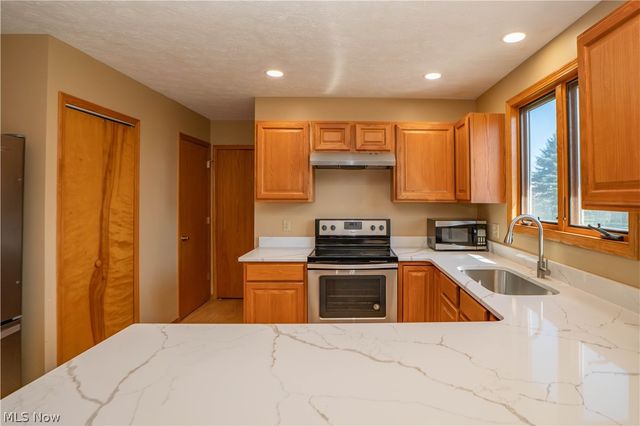 2662 Captens Street NE, Canton, OH 44721