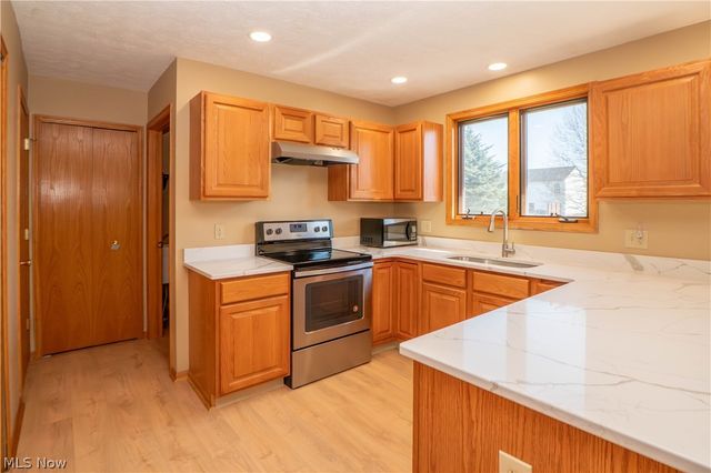 2662 Captens Street NE, Canton, OH 44721