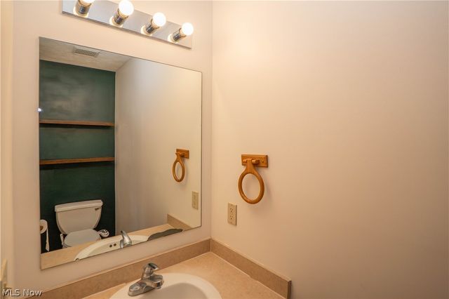 2662 Captens Street NE, Canton, OH 44721