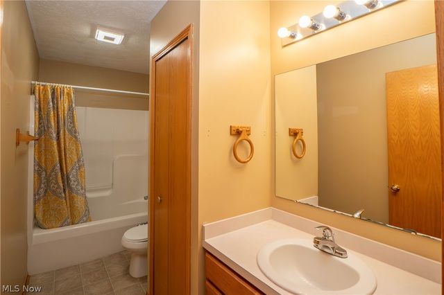 2662 Captens Street NE, Canton, OH 44721