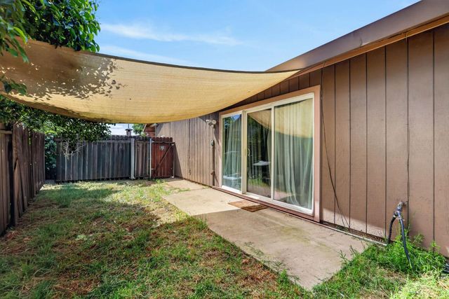 7803 Orchard Woods Cir, Sacramento, CA 95828