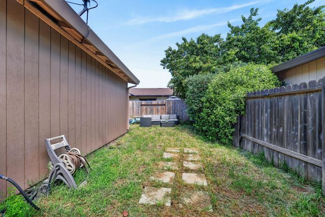 7803 Orchard Woods Cir, Sacramento, CA 95828