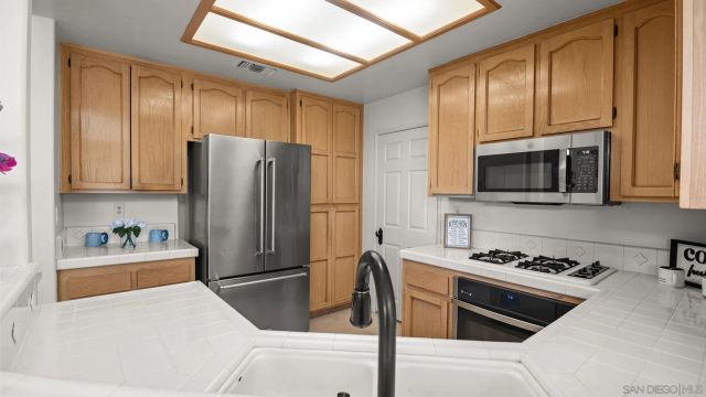 12616 Springbrook Drive Unit D, San Diego, CA 92128