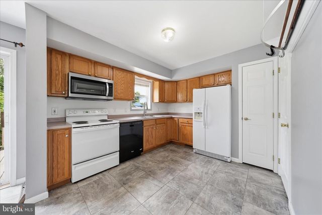 8757 KINGS RD, Waynesboro, PA 17268