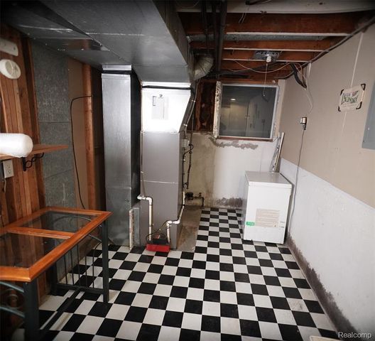 15777 Harrison, Romulus, MI 48174