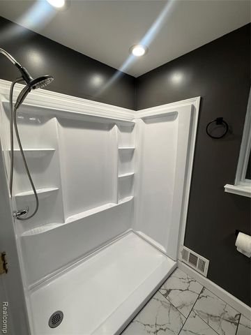 15777 Harrison, Romulus, MI 48174