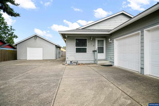 484 Travis Ct NE, Salem, OR 97301