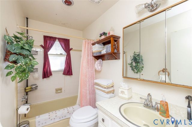 1918 Bogese Dr, Petersburg, VA 23805