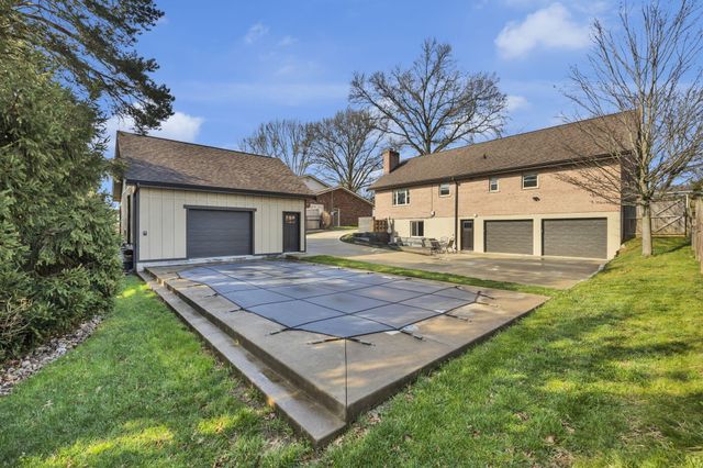 758 Meadow View Drive, Villa Hills, KY 41017