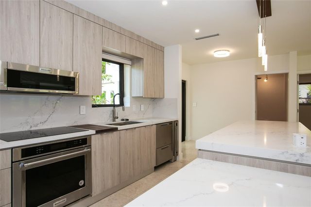 1806 NE 22nd Terrace, Fort Lauderdale, FL 33305