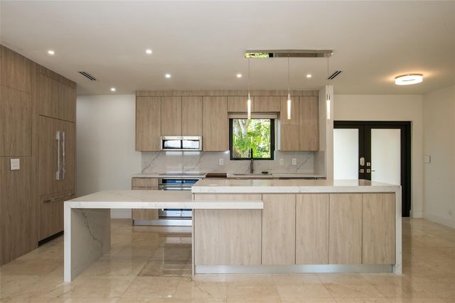 1806 NE 22nd Terrace, Fort Lauderdale, FL 33305