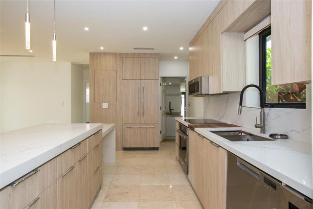 1806 NE 22nd Terrace, Fort Lauderdale, FL 33305