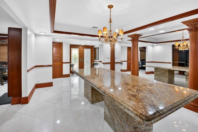 10965 La Reina Road, Delray Beach, FL 33446