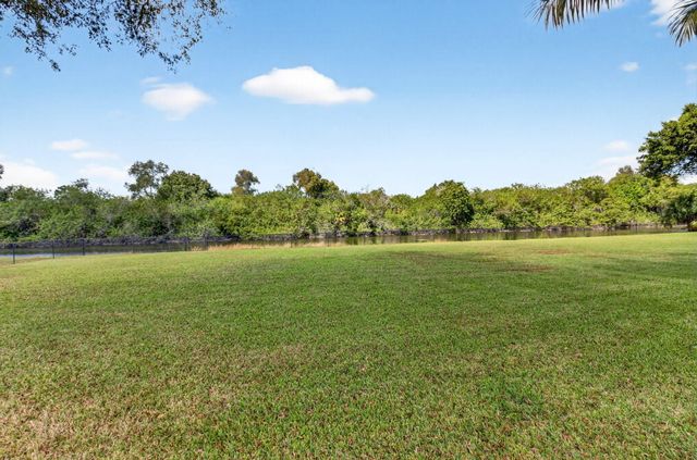 10965 La Reina Road, Delray Beach, FL 33446