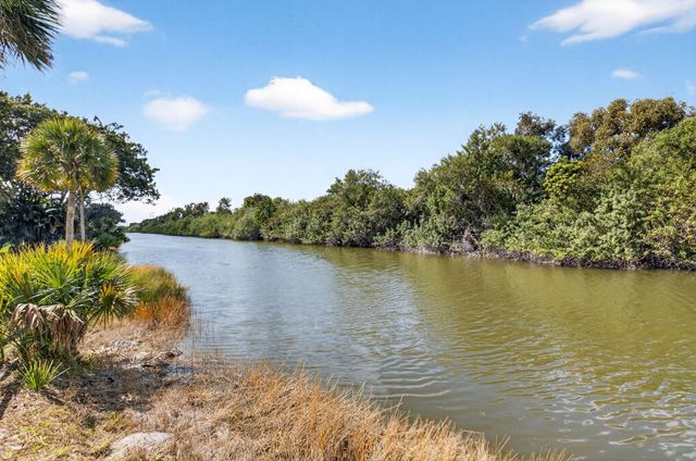 10965 La Reina Road, Delray Beach, FL 33446