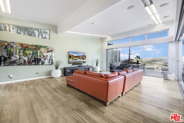 7275 Mulholland Drive, Los Angeles, CA 90068