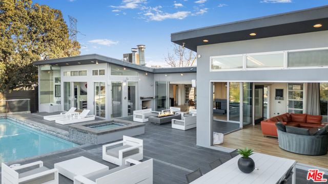 7275 Mulholland Drive, Los Angeles, CA 90068