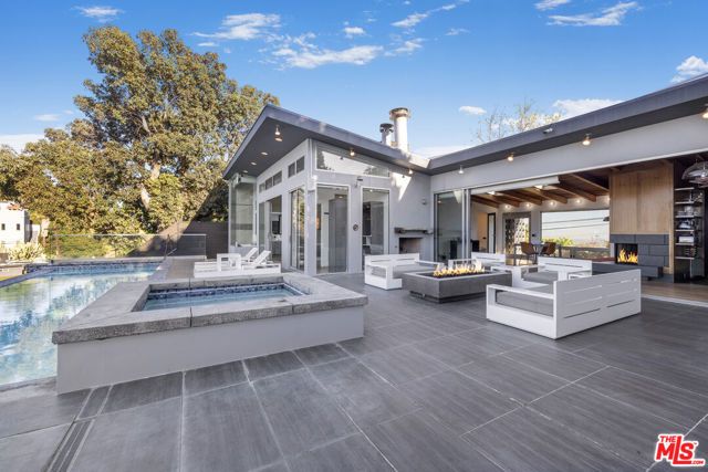 7275 Mulholland Drive, Los Angeles, CA 90068