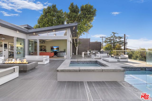 7275 Mulholland Drive, Los Angeles, CA 90068