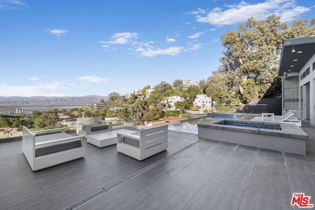 7275 Mulholland Drive, Los Angeles, CA 90068