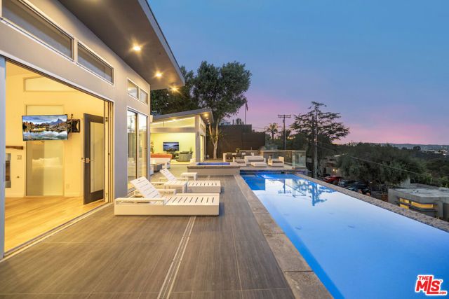 7275 Mulholland Drive, Los Angeles, CA 90068