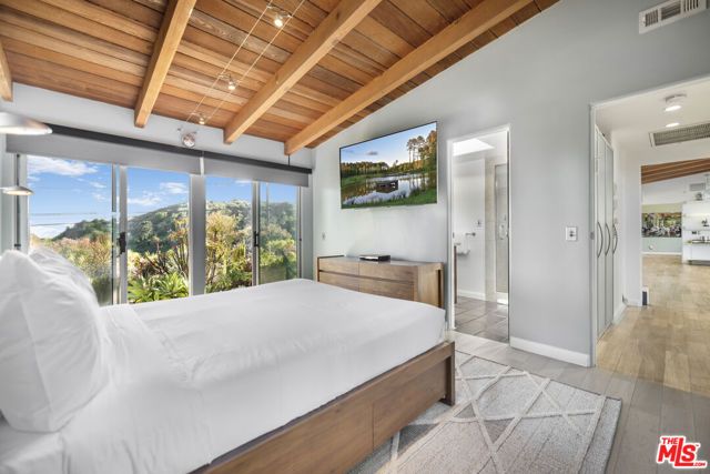 7275 Mulholland Drive, Los Angeles, CA 90068