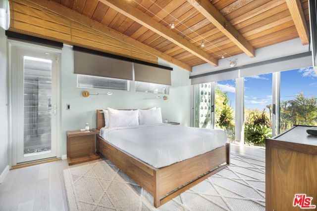 7275 Mulholland Drive, Los Angeles, CA 90068